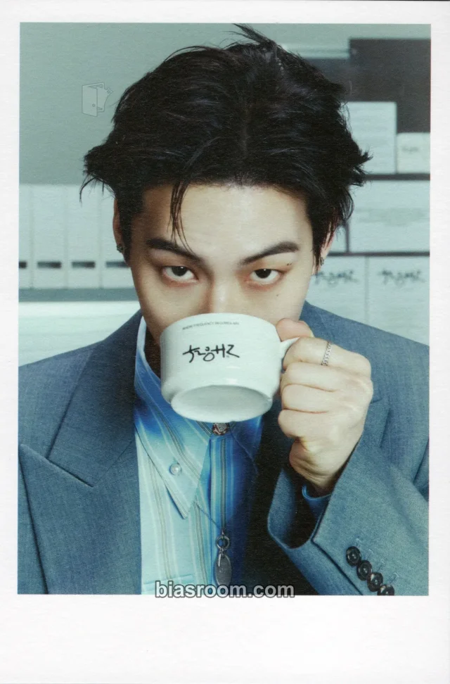 GOT7 - Jay B - TR.EE (Jay B Solo) Album pop-up withmuu/withdrama merch inclusion postcard book