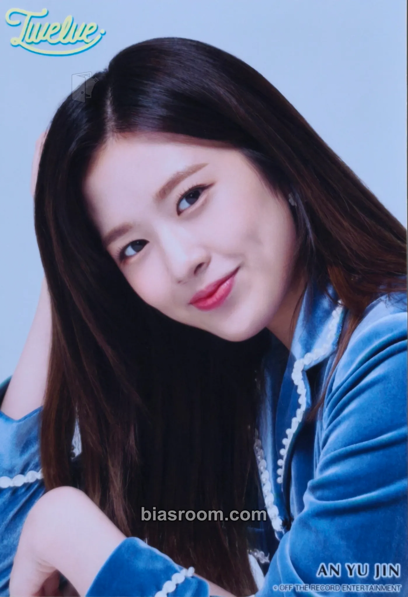 Yujin Twelve Photocard - IZ*ONE - IZ*ONE K-pop photocard