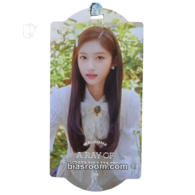 IVE - Leeseo - 2022 Season's Greetings: A Ray of Sunshine Other bookmark item set kit inclusion