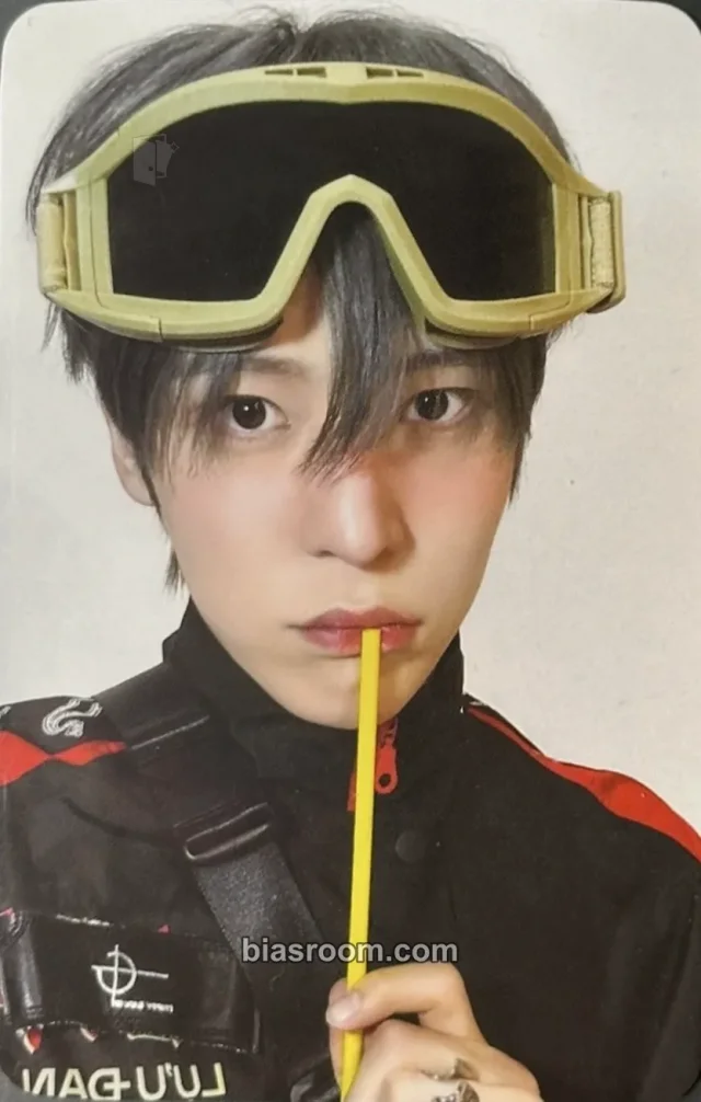 ATEEZ - Yunho - ANITEEZ IN TREASURE Other shanghai tumbler merch photocard pop-up
