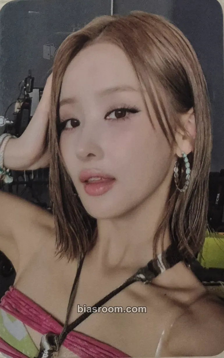 Belle SWEAT Photocard - KISS OF LIFE - KISS OF LIFE K-pop photocard