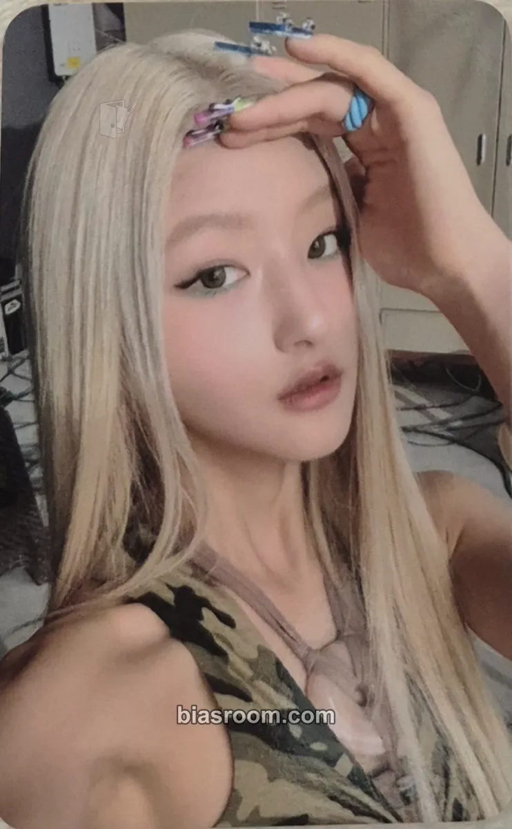 Haneul SWEAT Photocard - KISS OF LIFE - KISS OF LIFE K-pop photocard