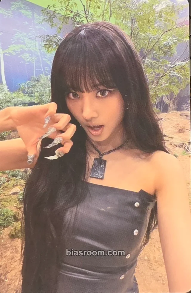 MEOVV - Gawon - BITE NOW Album album photocard mouse pad merch photocard 'merch' version