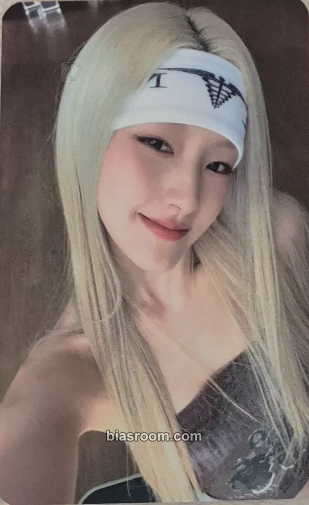Haneul SWEAT Photocard - KISS OF LIFE - KISS OF LIFE K-pop photocard