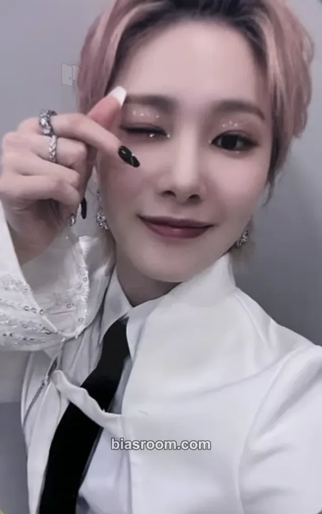 EVERGLOW - Mia - All My Girls Album mymusictaste (mmt) round 2 video call (fancall)