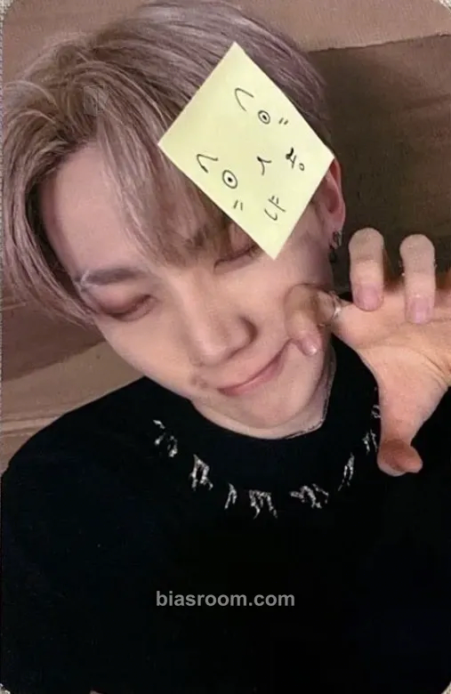 Hyunbin VCF Photocard - ALL(H)OURS - ALL(H)OURS K-pop photocard