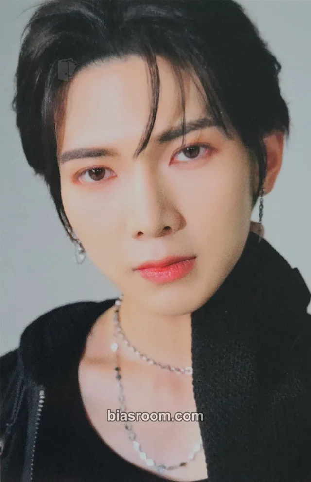 ATEEZ - Yeosang - The Fellowship : Break The Wall World Tour 2022 - 2023 Event japan deco set tour merch