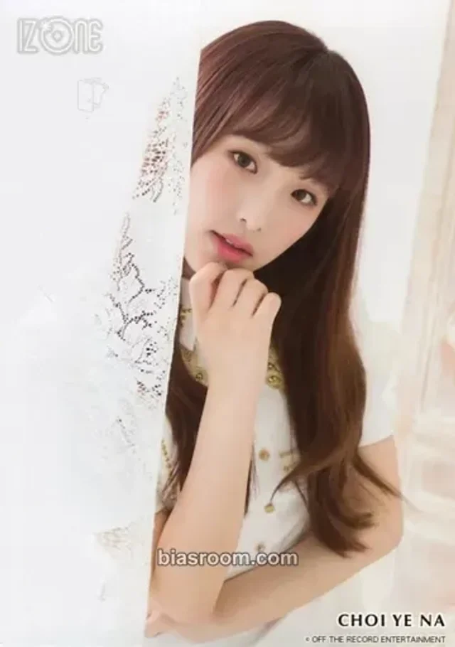 IZ*ONE - Yena - EYES ON ME Event A version japan photo print random pack