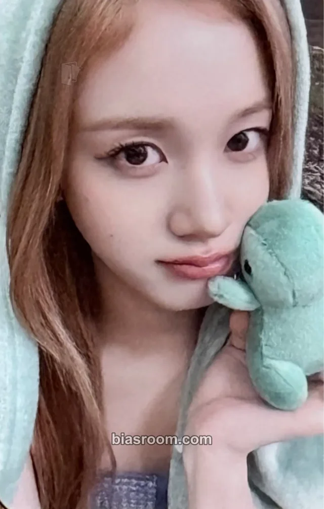 STAYC - J - 2:LOVE Album video call (fancall) apple music round 3