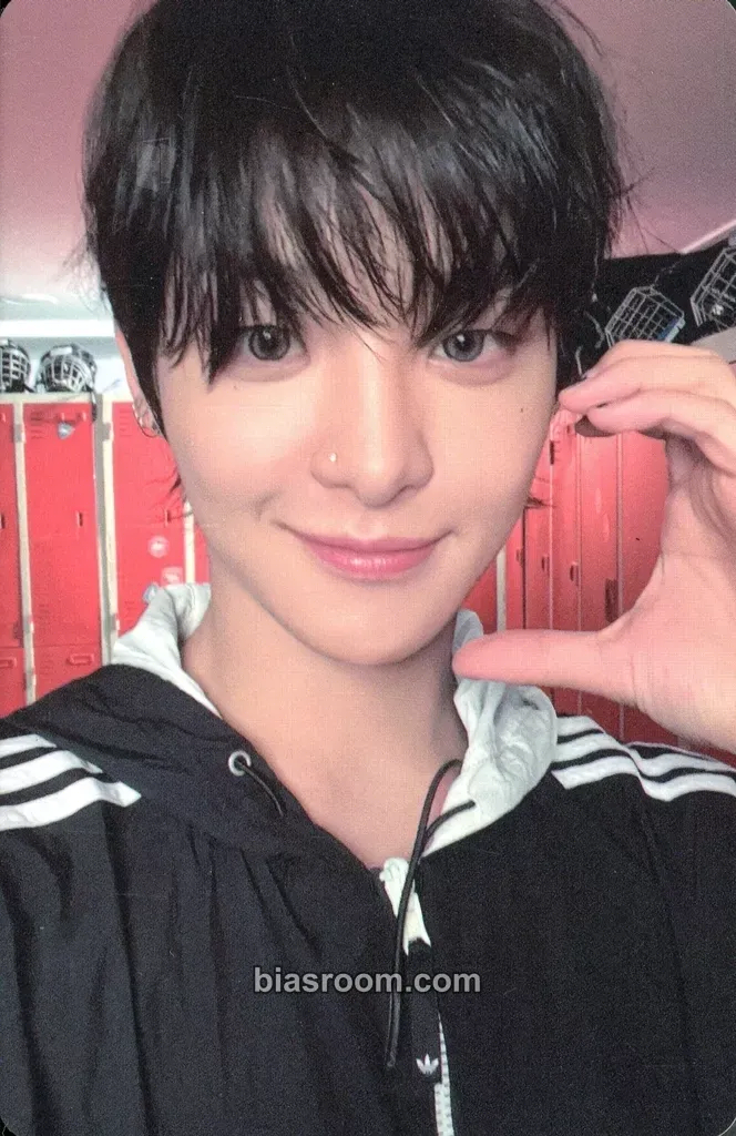 Jihoon 2025 Season's Greetings - Team Treasure Photocard - TREASURE - TREASURE K-pop photocard