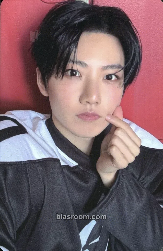 Junkyu 2025 Season's Greetings - Team Treasure Photocard - TREASURE - TREASURE K-pop photocard