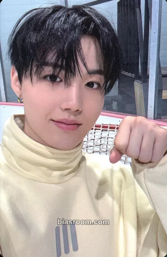 Doyoung 2025 Season's Greetings - Team Treasure Photocard - TREASURE - TREASURE K-pop photocard