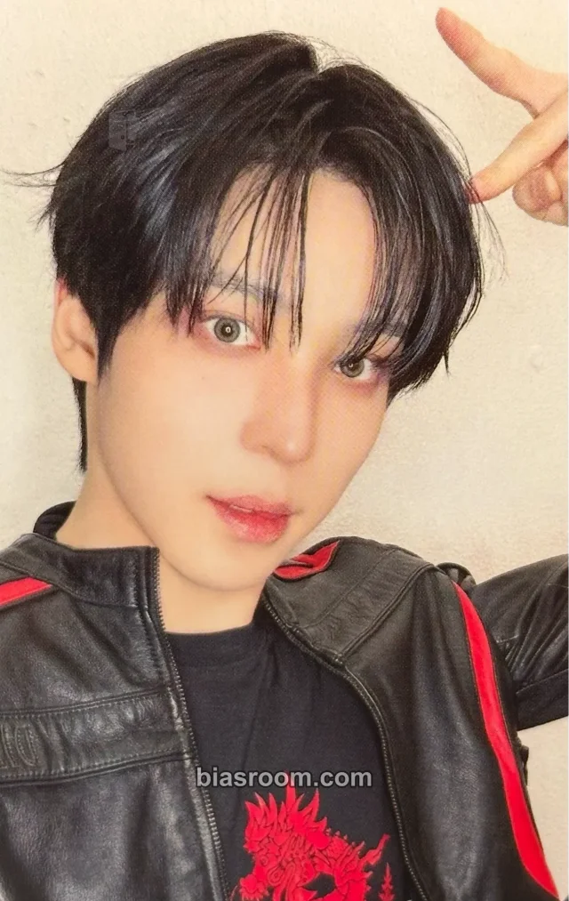 ATEEZ - Yunho - BAD Album album photocard japanese album solo version version 1