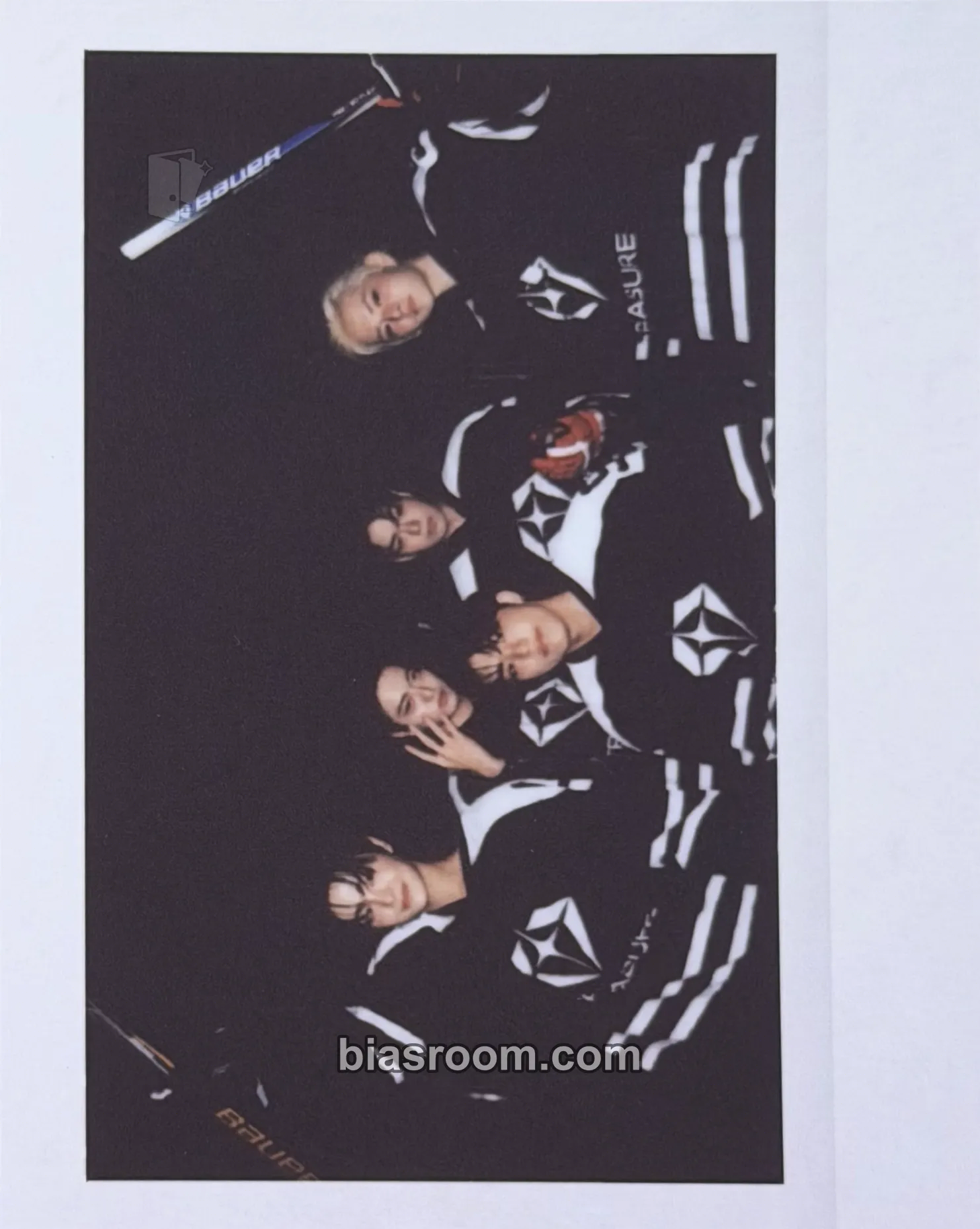 2025 Season's Greetings - Team Treasure Photocard - TREASURE - TREASURE K-pop photocard