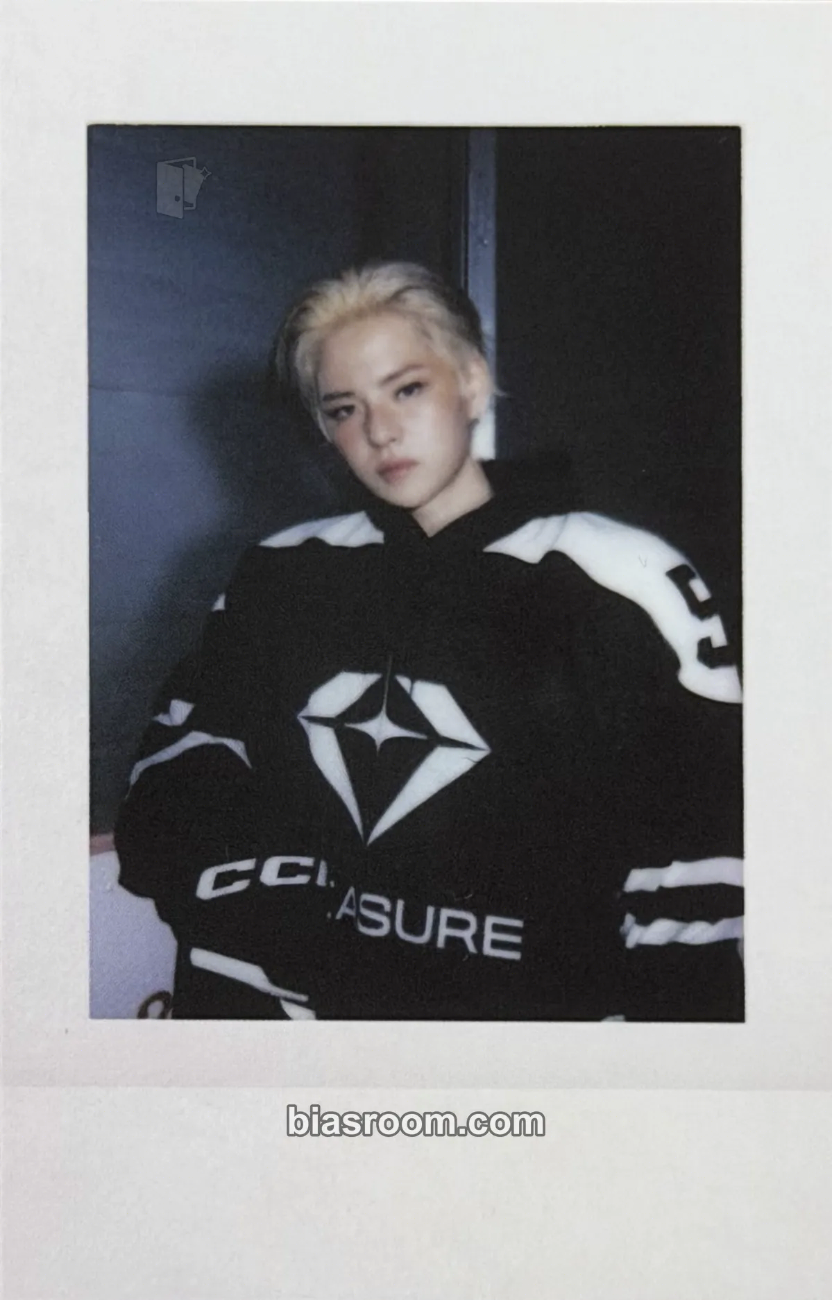 Yoshi 2025 Season's Greetings - Team Treasure Photocard - TREASURE - TREASURE K-pop photocard
