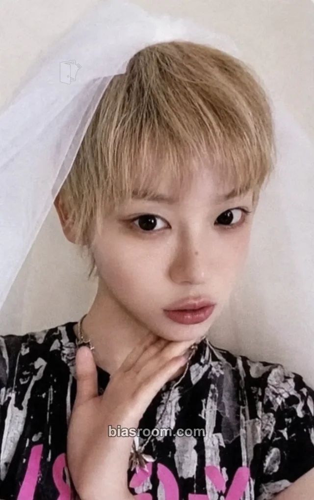 ILLIT - Moka - MAMIHLAPINATAPAI Album video call (fancall) withfans / yizhiyu (yzy) round 4