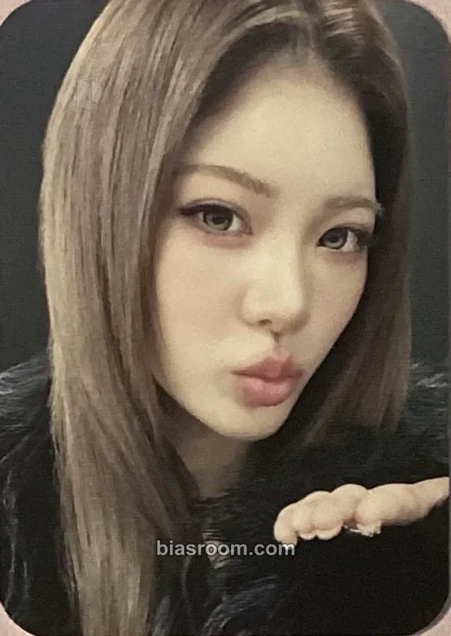 Young Posse - Jiana - VISA / Pilot3 Album winner benefit makestar mini photocard