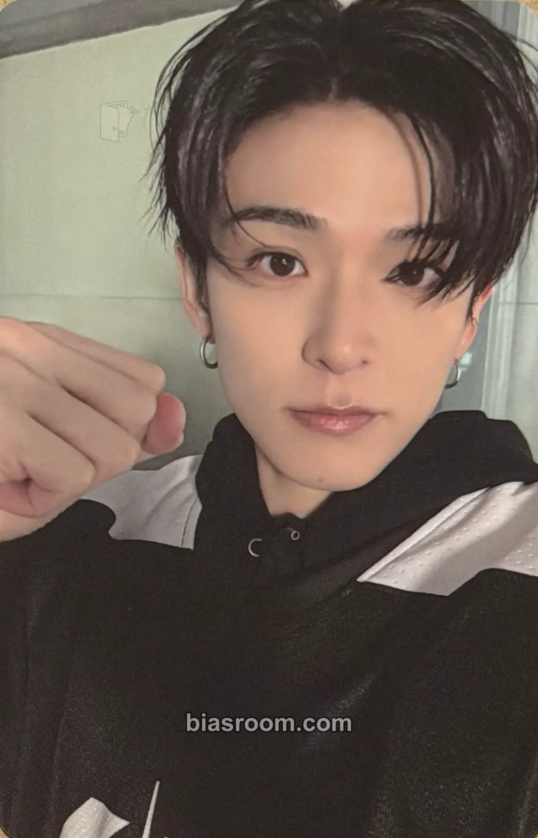 Asahi 2025 Season's Greetings - Team Treasure Photocard - TREASURE - TREASURE K-pop photocard