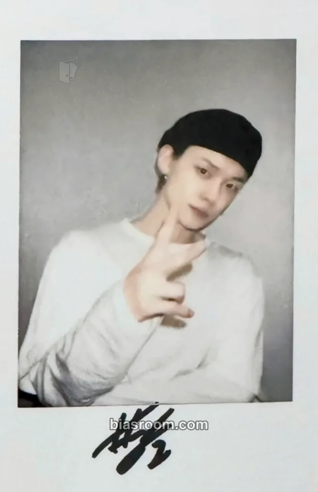 TOMORROW X TOGETHER - Yeonjun - 7TH YEAR: A Moment of Stillness in the Thorns Album fansign shanghai polaroid winner benefit autographed