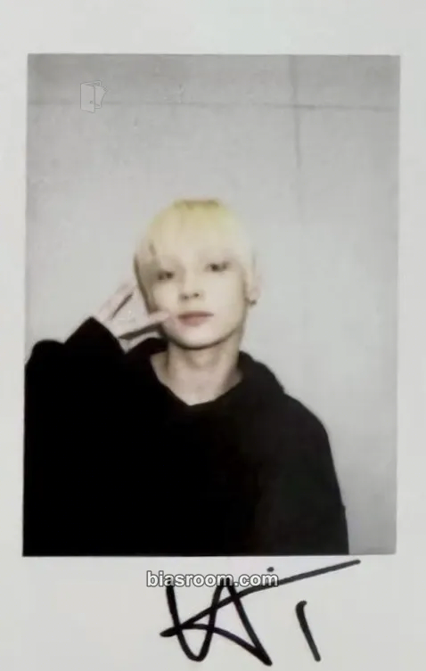 Huening Kai 7TH YEAR: A Moment of Stillness in the Thorns Photocard - TOMORROW X TOGETHER - TOMORROW X TOGETHER K-pop photocard