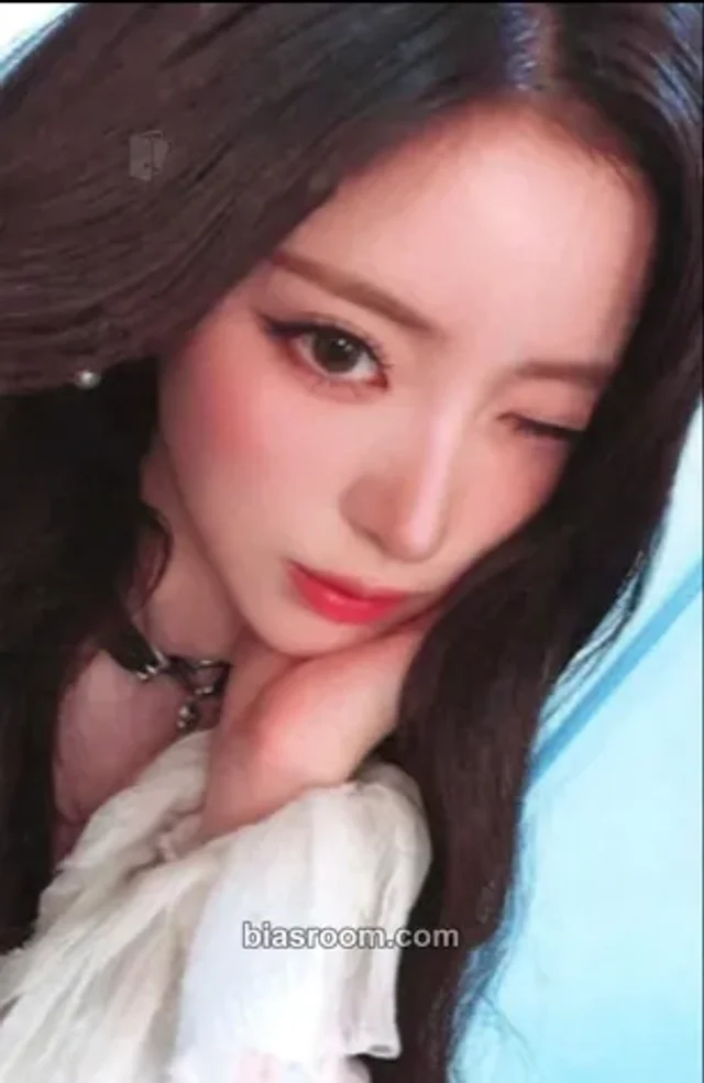 MEOVV - Anna - BITE NOW Album hellolive video call (fancall) round 1