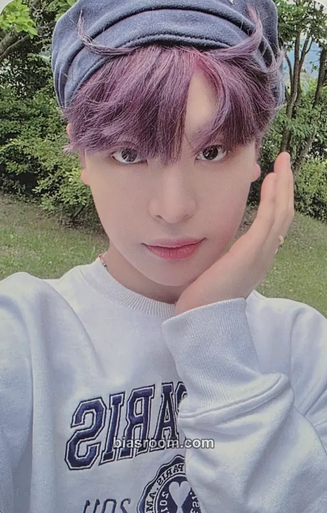 cmgquqfl40005l5049brg7t5e Album photocard