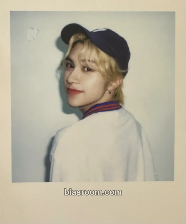 WayV - Hendery - 2025 Season's Greeting Other polaroid non-standard size purchase benefit