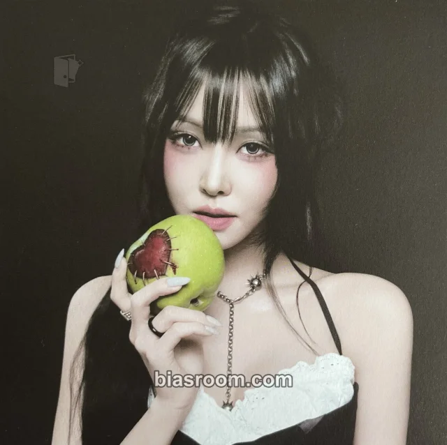 Yuju - Yuju - First love is a curse Album postcard album inclusion item set curse version