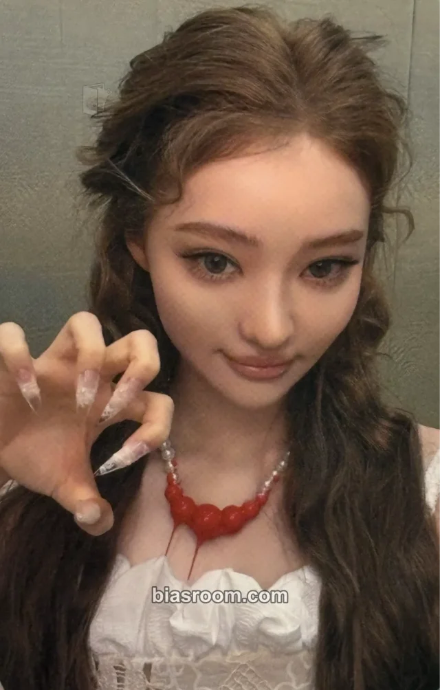 MEOVV - Ella - BITE NOW Album lucky draw (LD) willmusic