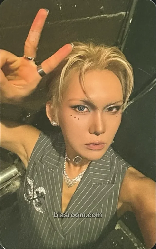 XLOV - Hyun - SERVING-X - 2026 XLOV Asia Tour Event ticket benefit fanclub/membership photocard set seoul day 2
