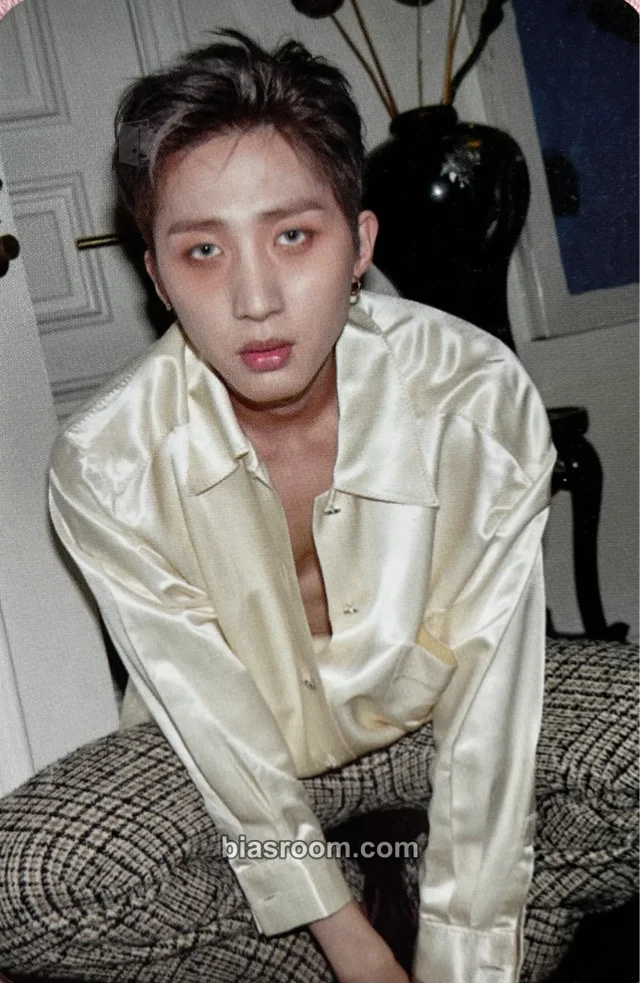Triple H - Hui - The Hidden Place Event exhibition photocard set merch photocard