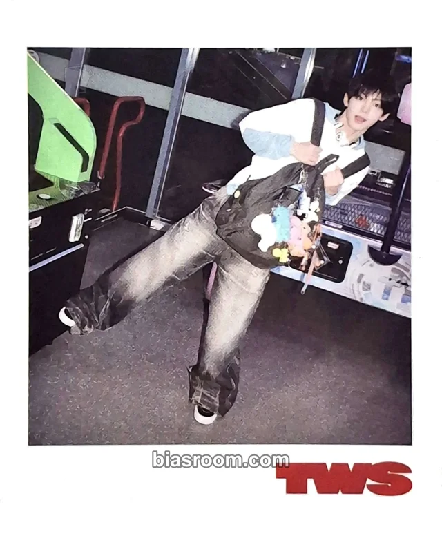 TWS - Hanjin - TRY WITH US Album album inclusion polaroid try version