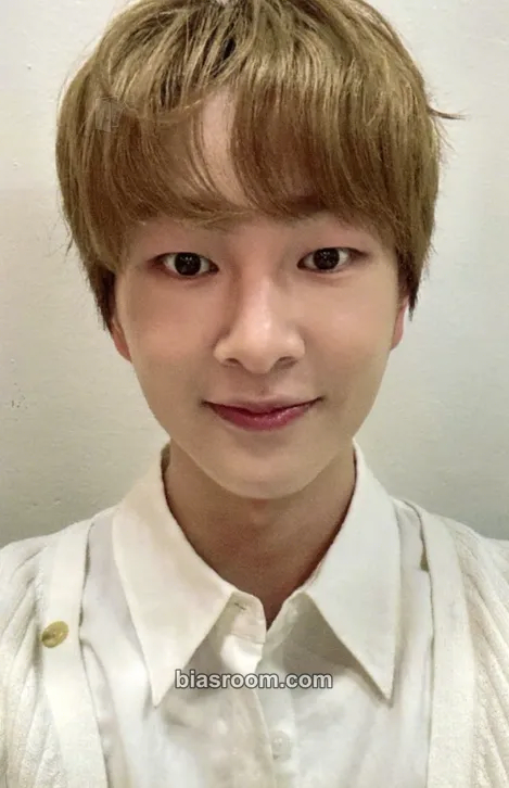 Onew SHINee Anniversary Merch Photocard - SHINee - SHINee K-pop photocard