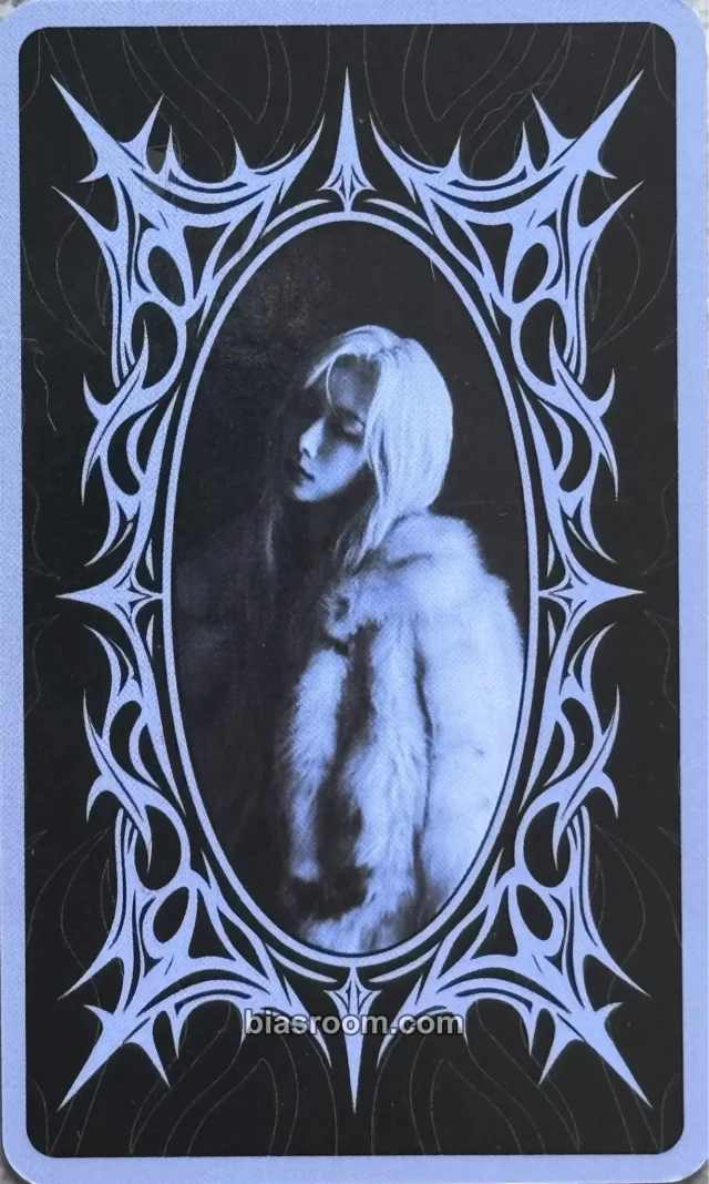 Dreamcatcher - Handong - Handong Fan Concert 2026: Mirror of a Mid-summer Night Event merch inclusion tarot card