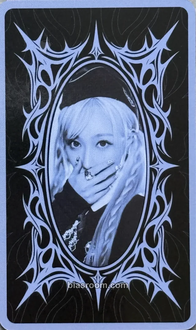 Dreamcatcher - Handong - Handong Fan Concert 2026: Mirror of a Mid-summer Night Event tarot card merch inclusion