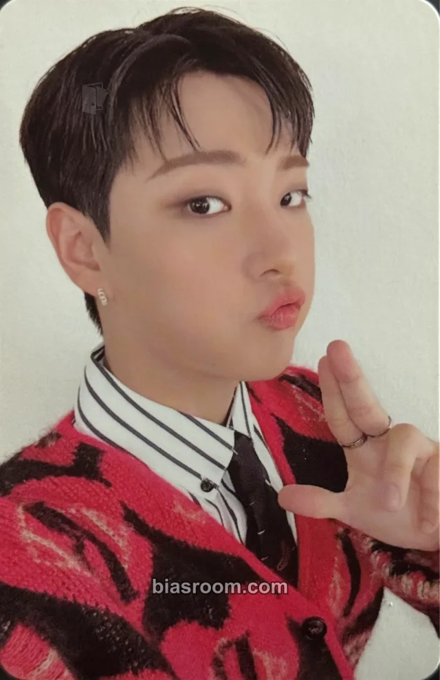 ONF - E-Tion - ONF: MY IDENTITY Album find the route version selfie album photocard