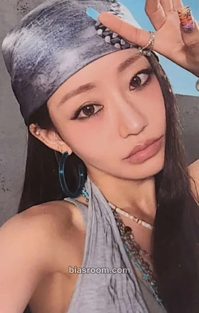 KISS OF LIFE - Julie - SWEAT Album album photocard heat version