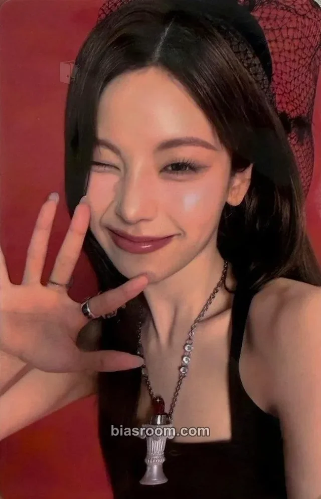 ITZY - Yeji - The 5th Fan Meeting ITZY, MIDZY, Let's Fly! "ALL IN, MIDZY" Event merch photocard purchase benefit offline
