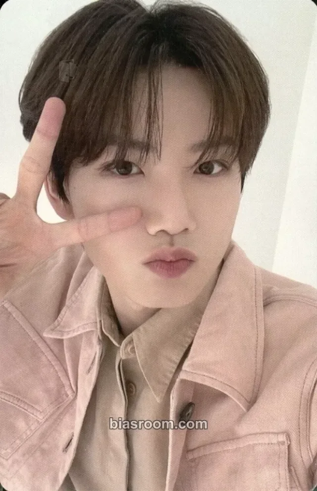 TREASURE - Junkyu - 2024 Welcoming Collection Other kit photocard photocard set C version selfie random photocard welcome kit