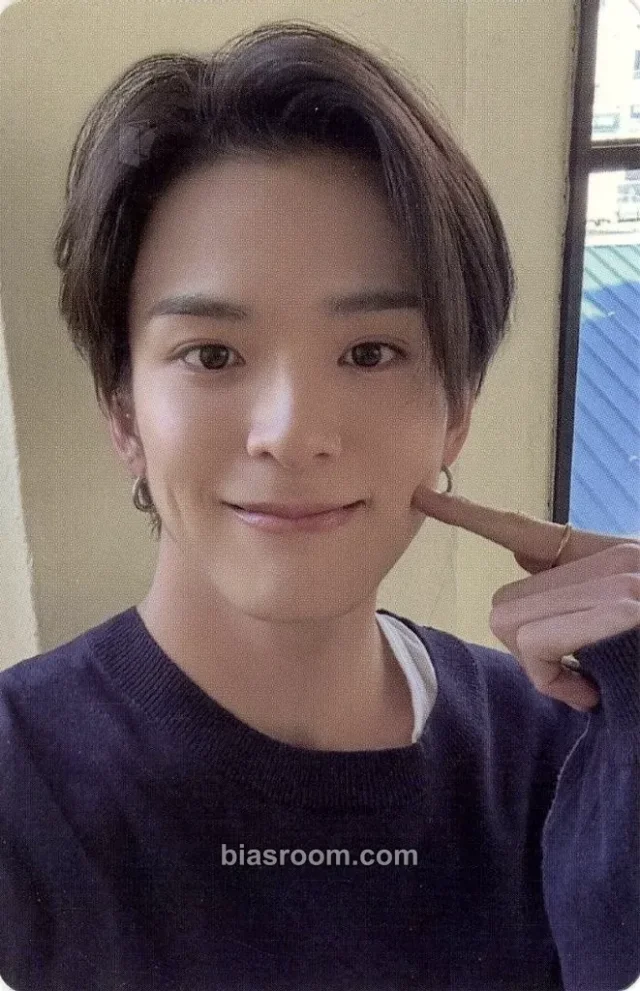 TREASURE - Asahi - 2024 Welcoming Collection Other kit photocard photocard set D version selfie random photocard welcome kit