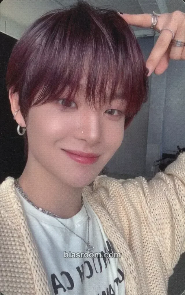 TREASURE - Jihoon - 2024 Welcoming Collection Other weverse global shop (wvg) pob (pre-order benefit) B version welcome kit