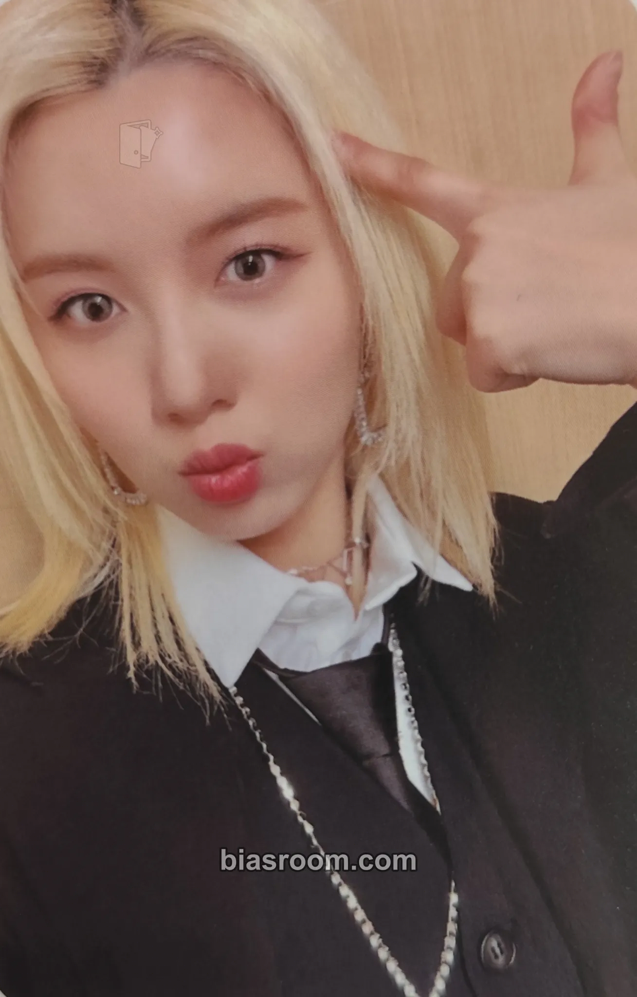 Lucy 2023 Season's Greetings Photocard - WOOAH - WOOAH K-pop photocard