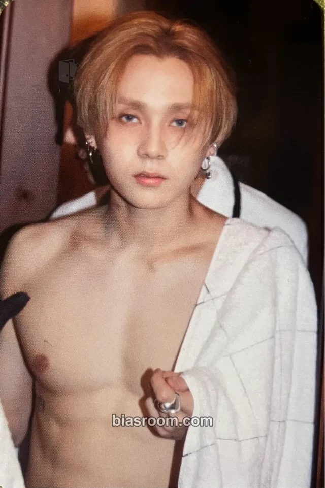 Triple H - Dawn - The Hidden Place Event photocard set exhibition merch photocard