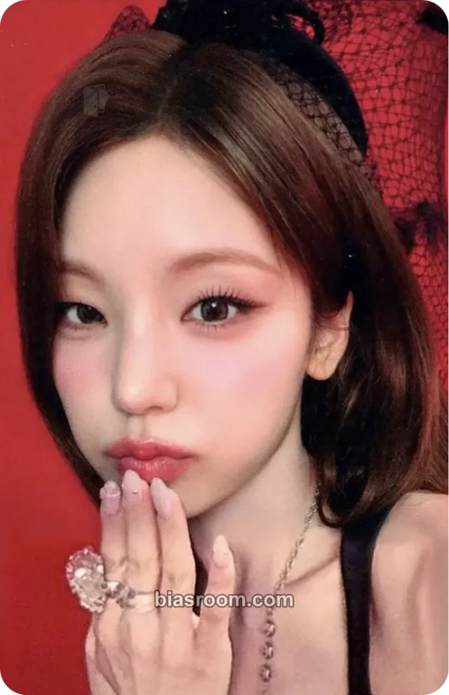 ITZY - Yeji - The 5th Fan Meeting ITZY, MIDZY, Let's Fly! "ALL IN, MIDZY" Event merch photocard trading card
