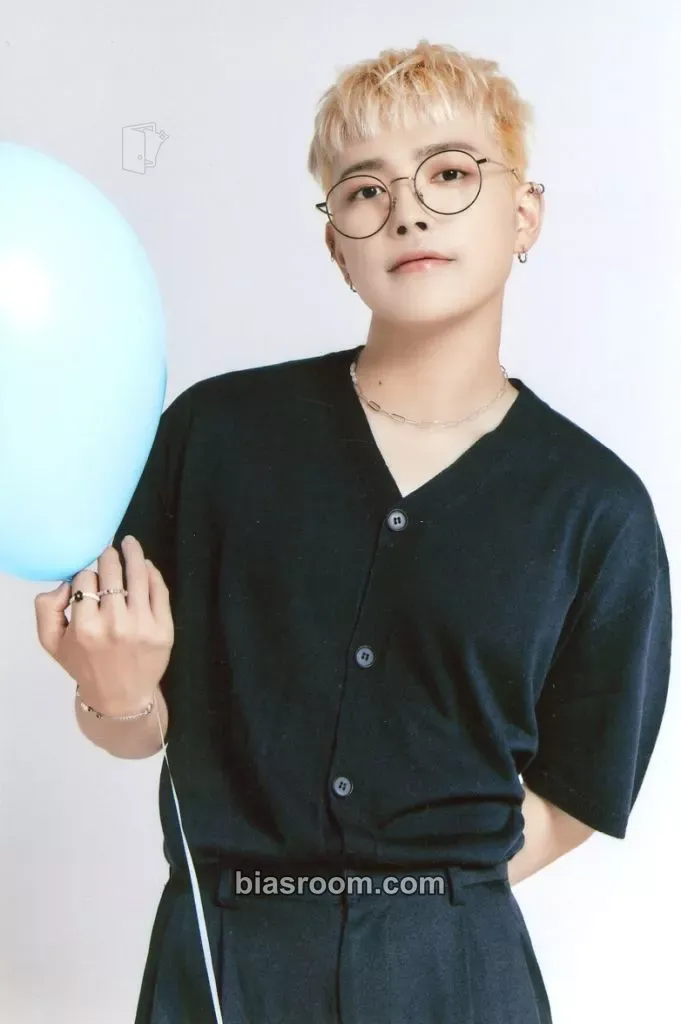 Hongjoong ATEEZ Seasonal MD (Summer Version) Photocard - ATEEZ - ATEEZ K-pop photocard