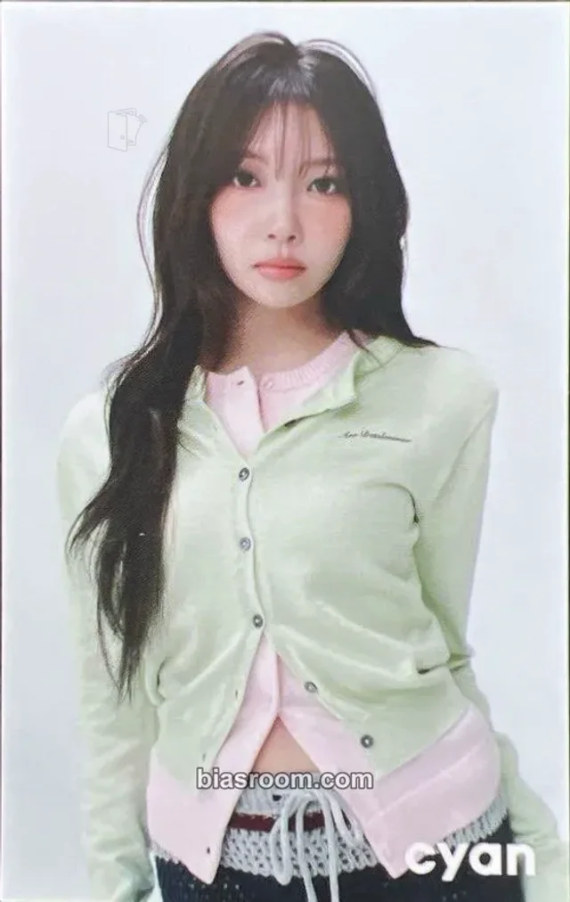 NiziU - Mayuka - Niziu x CYAN magazine Other magazine photocard purchase benefit
