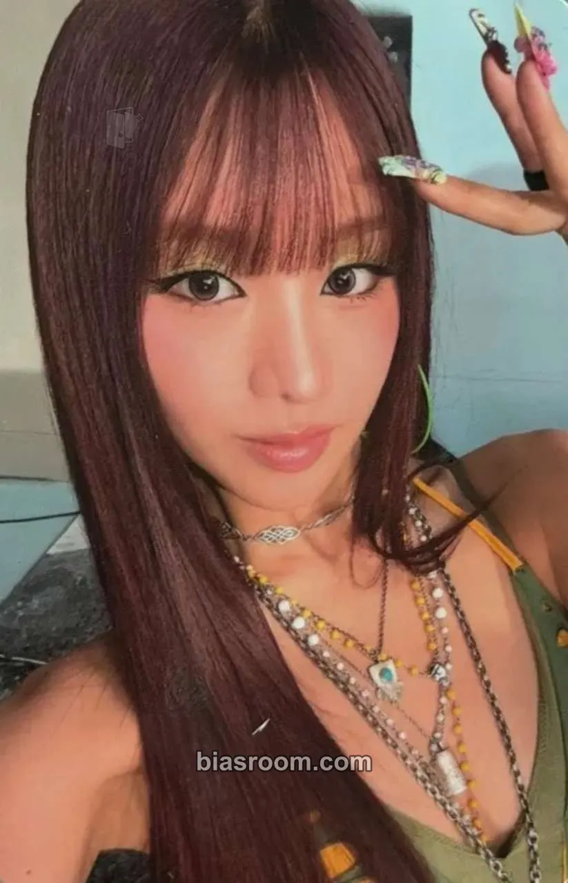Natty SWEAT Photocard - KISS OF LIFE - KISS OF LIFE K-pop photocard