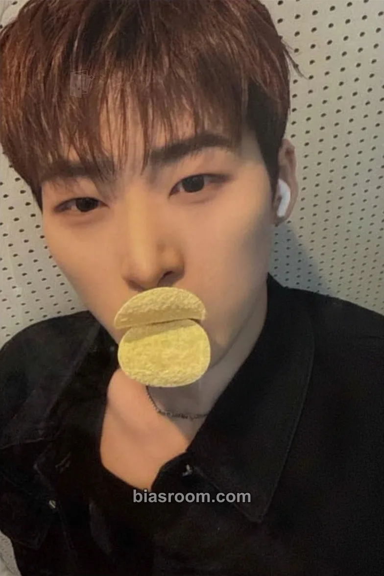 Youmin Smoke Point Photocard - ALL(H)OURS - ALL(H)OURS K-pop photocard