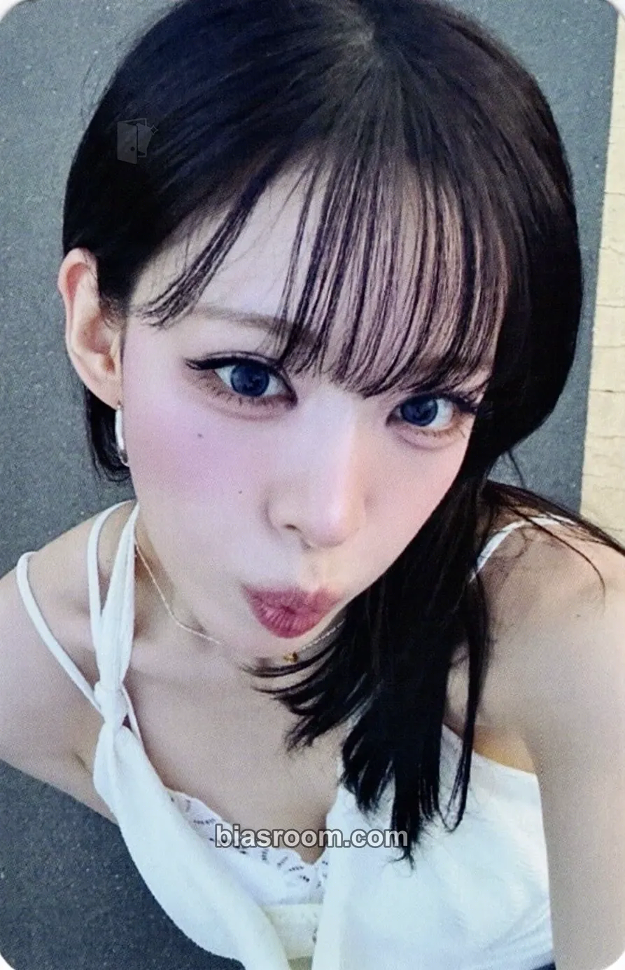 Chaeyoung Glow ME Photocard - fromis_9 - fromis_9 K-pop photocard