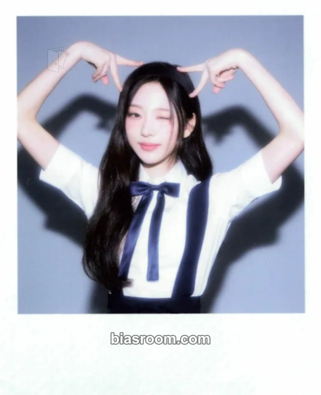 Hearts2Hearts - Stella - Four Hearts Club Official MD Other merch inclusion polaroid